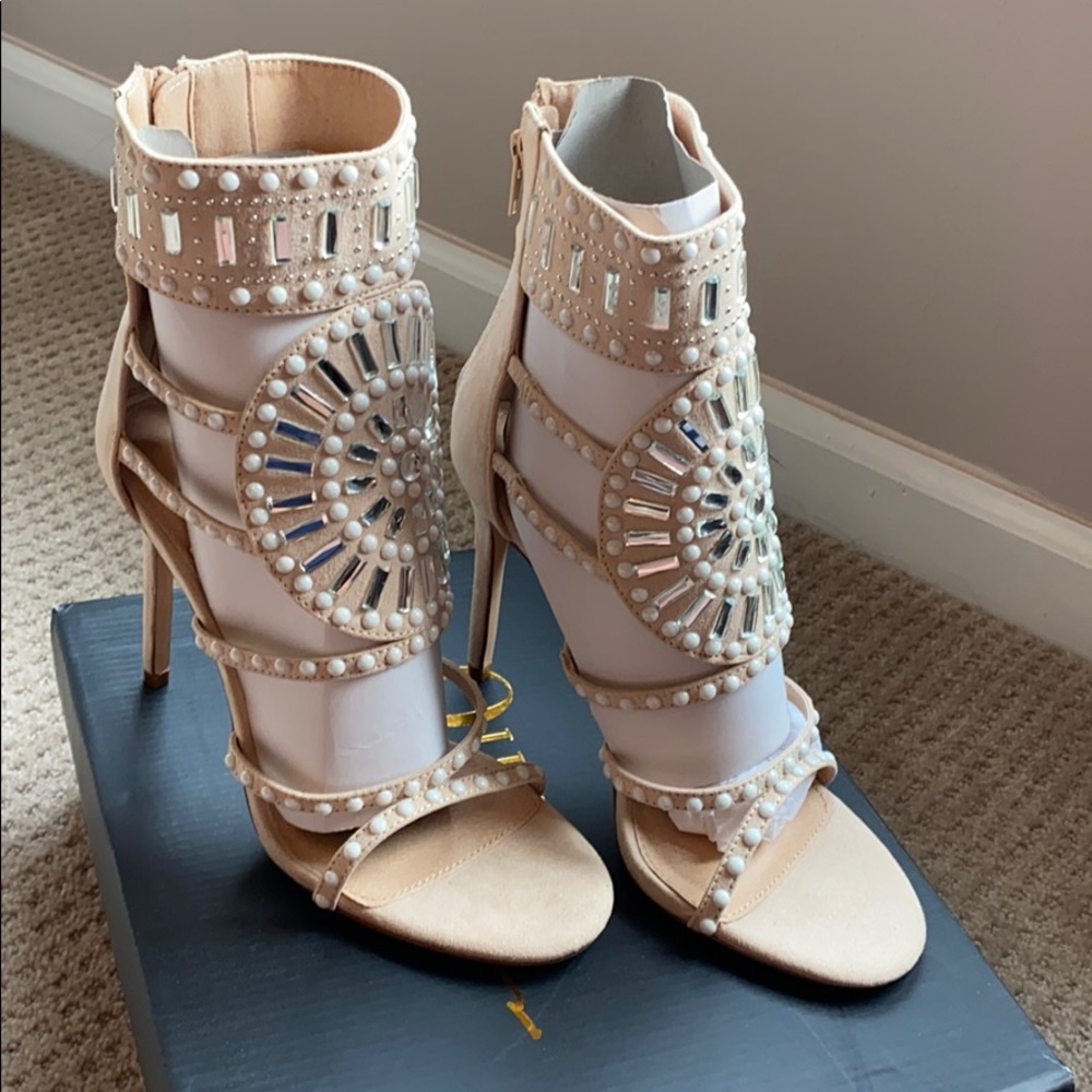 Brand new in box: Nude suede heels